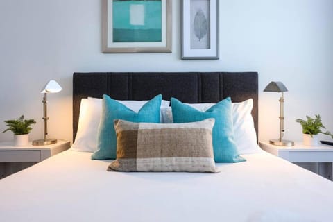 Ten Minutes to Broadway Spacious Townhouse House in Nashville