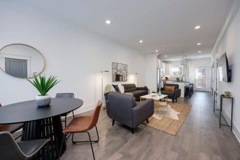 Beautiful Townhomes 2 Units With Outdoor Patios House in Nashville