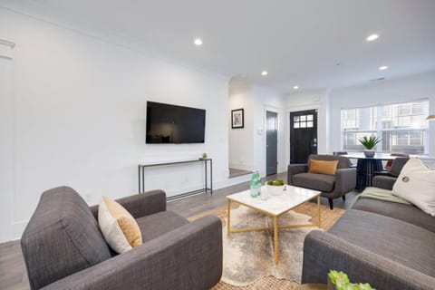 Beautiful Townhomes 2 Units With Outdoor Patios House in Nashville