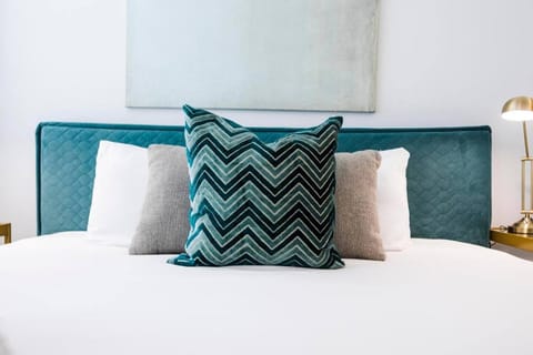 Ten Minutes to Broadway Stylish Gated Townhome House in Nashville