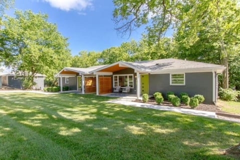 Bright Bungalow Country Dream Retreat House in Brentwood