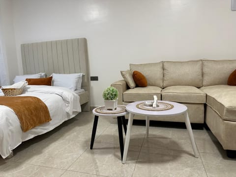 Bed, Seating area