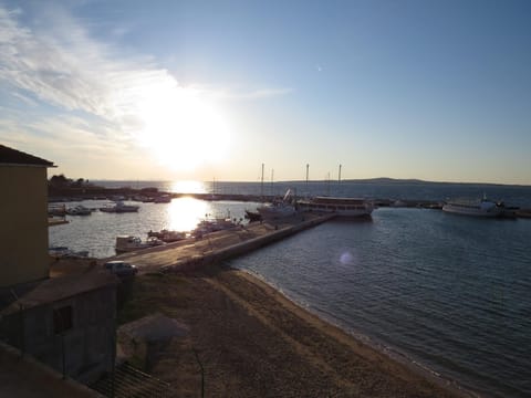 Nearby landmark, Neighbourhood, Beach