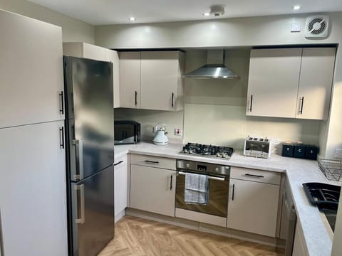 Luxury Spacious 4 Dbl BR House with Free Parking Apartment in Edinburgh