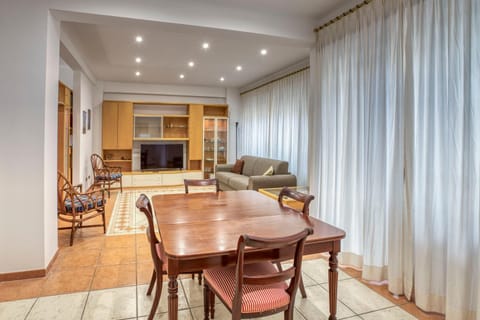 TV and multimedia, Living room, Dining area