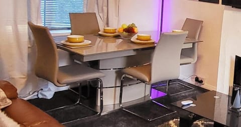 3 bedroom deals in Nottingham Apartment in Nottingham