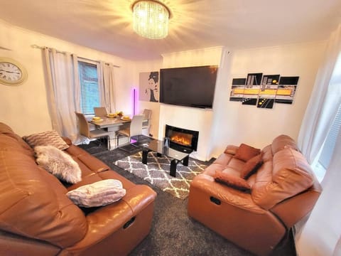 3 bedroom deals in Nottingham Apartment in Nottingham