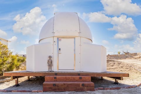 Observatory Retreat - the Ultimate Stargazing Getaway with Private Observatory Villa in Yucca Valley