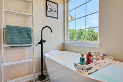 Bathroom, Bath, towels