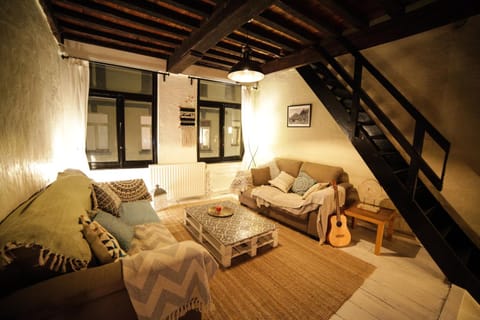 Bruxelles centre petite chambre privée au Sablon ! Bed and Breakfast in Brussels