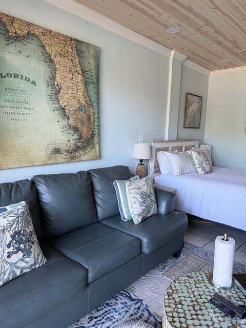 Bed, Living room, Seating area