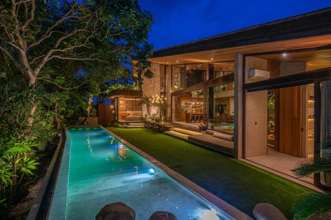 Property building, Night, Garden, Garden view, Pool view, Swimming pool, sunbed