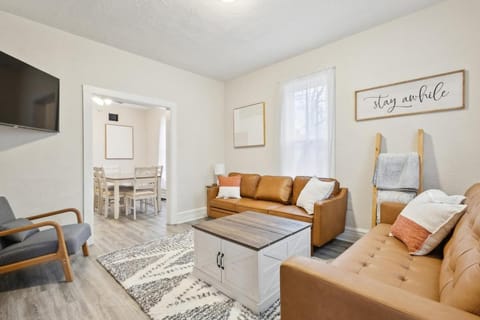 Escape to Beautiful Marinette House in Door County