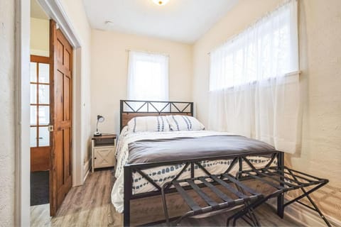 Escape to Beautiful Marinette House in Door County