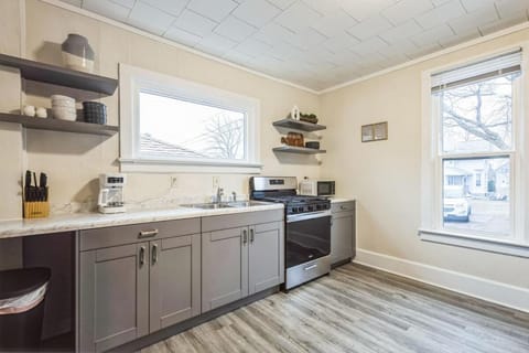 Escape to Beautiful Marinette House in Door County