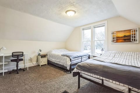 Escape to Beautiful Marinette House in Door County