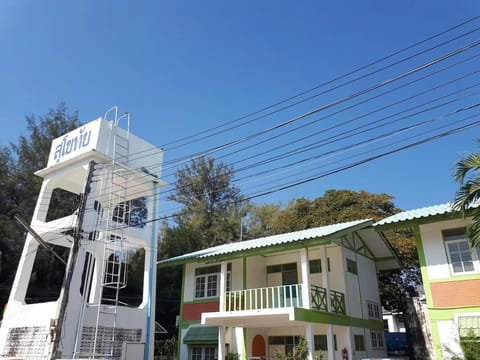 Property building, Day