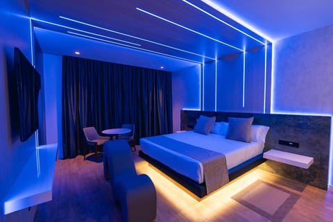 Bed, Bathroom, Photo of the whole room, room service, air conditioner