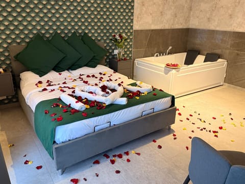 Hot Tub, Bedroom