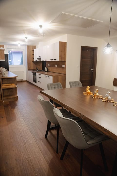 Communal kitchen, Internal: Not applicable to any particular room