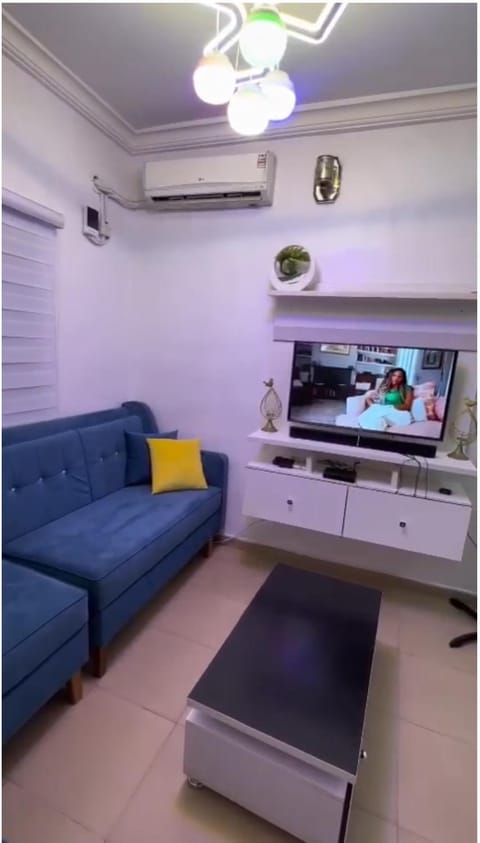 TV and multimedia, Living room, Seating area, Evening entertainment, air conditioner