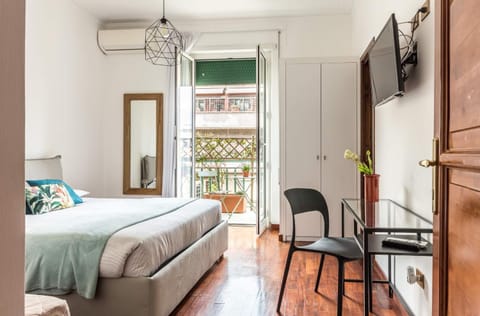 Photo of the whole room, Bedroom