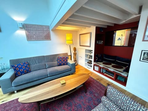 Living room, Seating area