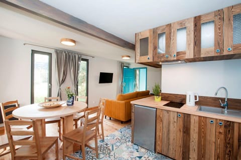 Kitchen or kitchenette, Living room, Dining area, pet friendly, stove