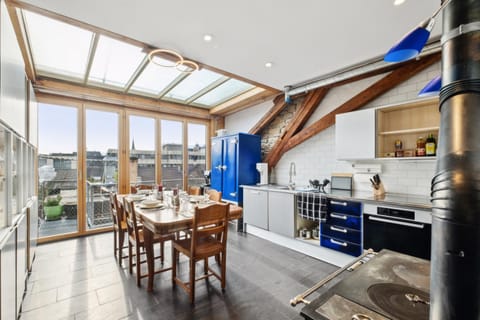 Kitchen or kitchenette, Seating area, Dining area, dishwasher, stove