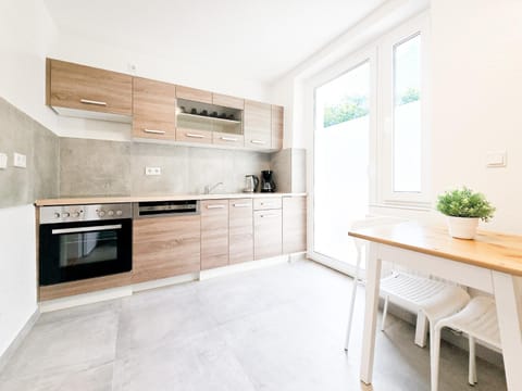Coffee/tea facilities, Balcony/Terrace, dishwasher, oven, stove, kitchen