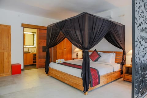 Day, Bedroom, On site, Pool view