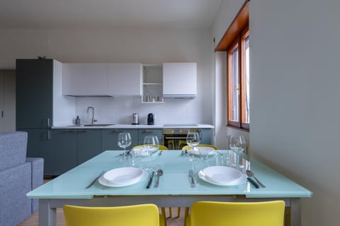 Amazing Apt Free Private Parking 18 min by train to Florence Apartment in Prato