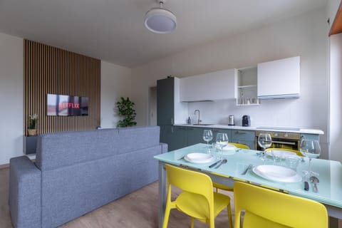 Amazing Apt Free Private Parking 18 min by train to Florence Apartment in Prato