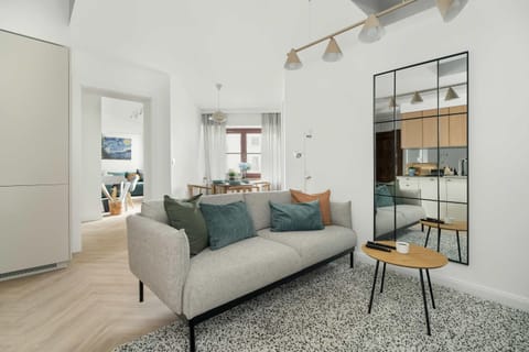 TV and multimedia, Kitchen or kitchenette, Living room, Seating area, Dining area
