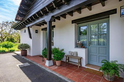 Property building, Facade/entrance