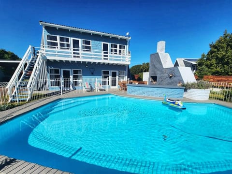 Property building, Swimming pool, Swimming pool, sunbed