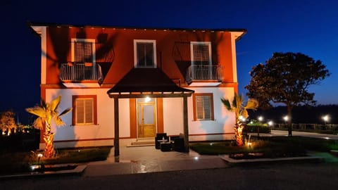 Facade/entrance