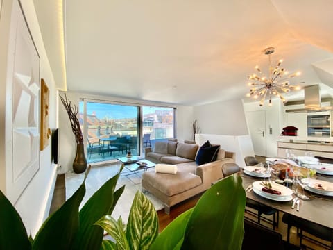 Kitchen or kitchenette, Living room, Dining area