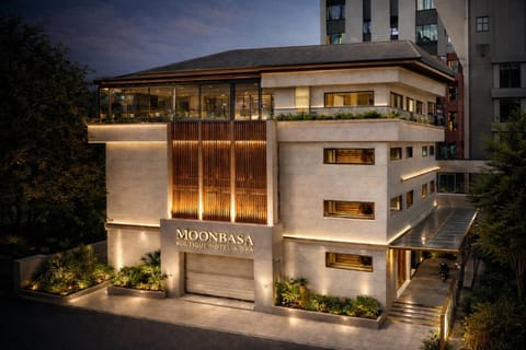 Property building, Day
