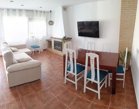 Communal lounge/ TV room, TV and multimedia, Living room, Seating area, Evening entertainment