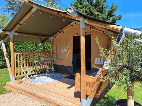 Zeeuwse Landhoeve Safaritent Luxury tent in Brouwershaven