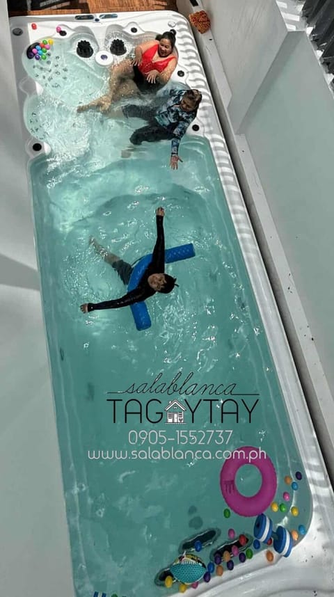 Hot Tub, Swimming pool