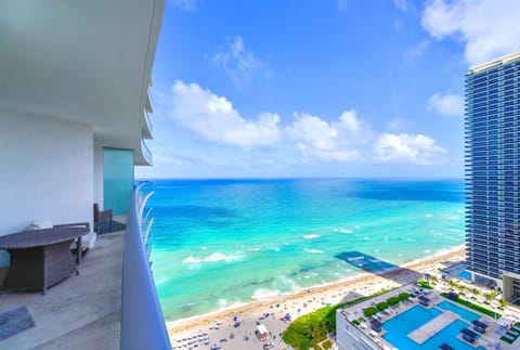 View (from property/room), Balcony/Terrace, Seating area, Sea view