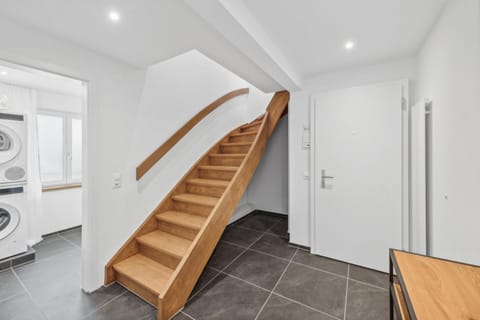 Property building, Facade/entrance, washing machine, dryer