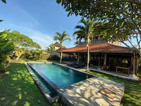 Property building, Swimming pool, Swimming pool