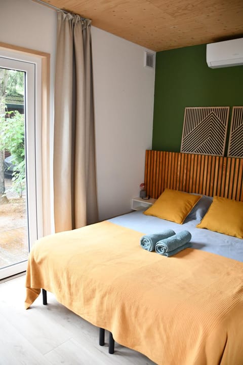 Balcony/Terrace, Bedroom, air conditioner