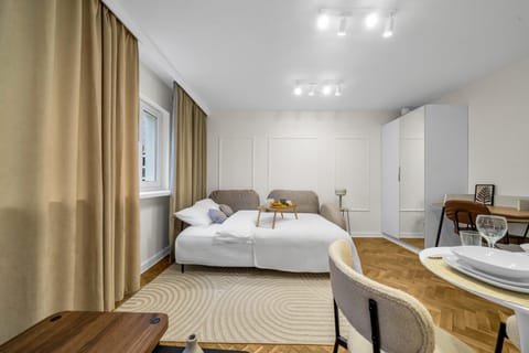 Bed, Living room, Photo of the whole room, Seating area, Dining area, Bedroom