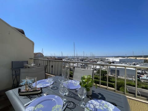 Patio, Natural landscape, Dining area, Sea view