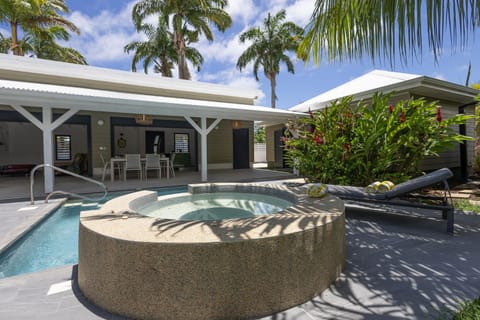 Hot Tub, Swimming pool
