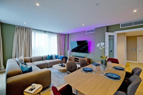 Communal lounge/ TV room, TV and multimedia, Living room, Seating area, Evening entertainment